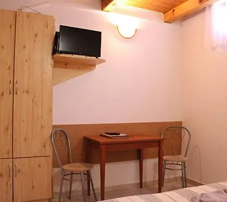 Πανσιόν Anna 3*